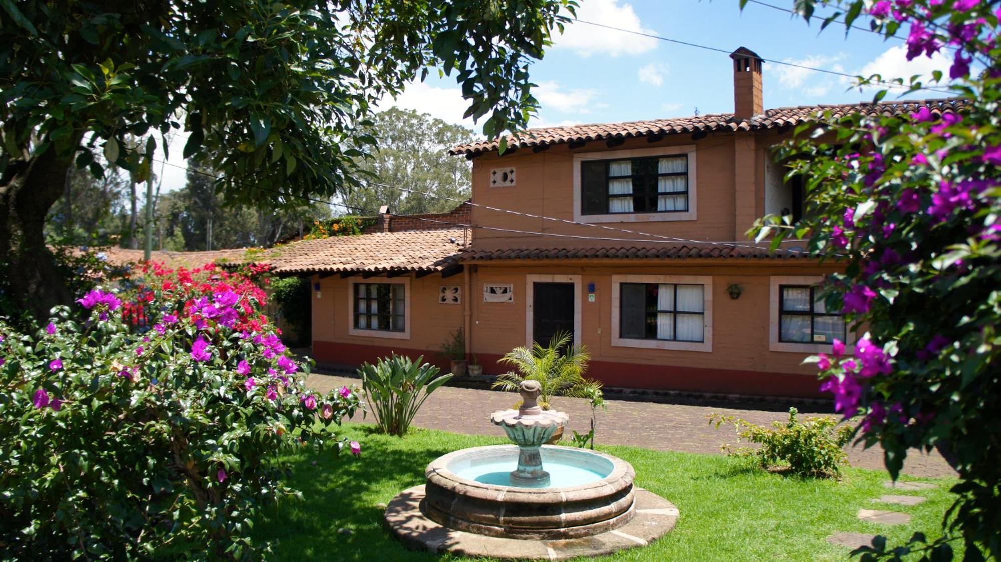 Villa Patzcuaro Garden Hotel Экстерьер фото