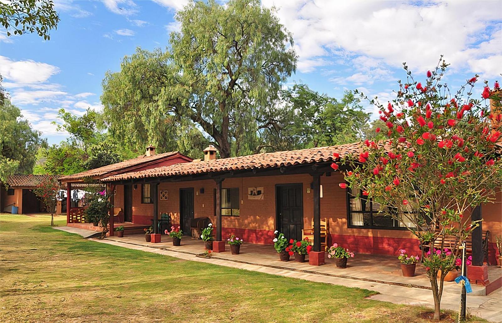 Villa Patzcuaro Garden Hotel Экстерьер фото